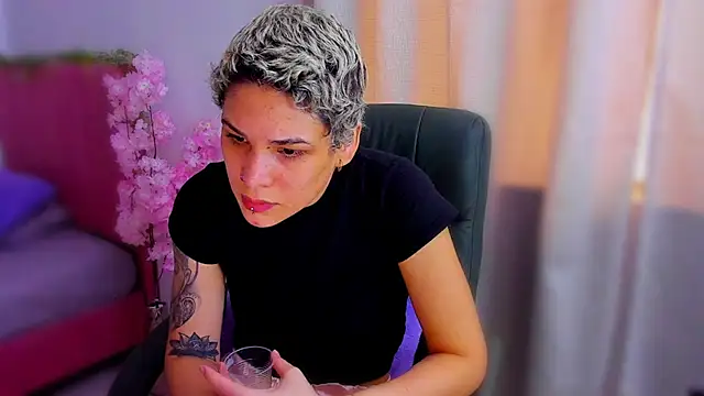 Charlee pink online show from 11/19/25, 03:34