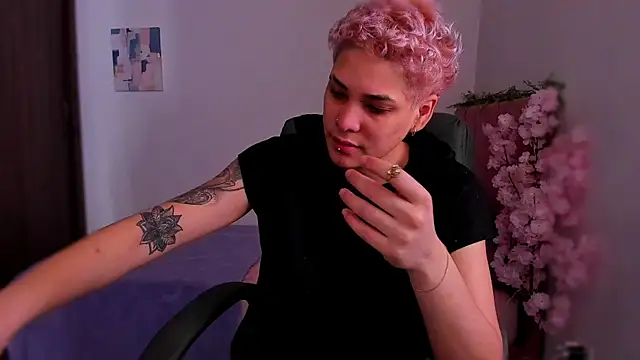 Charlee pink online show from 12/17/25, 05:29