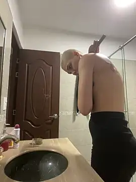 Charlee pink online show from 04/12/26, 10:13