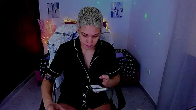 Charlee pink online show from 10/06/25, 11:22