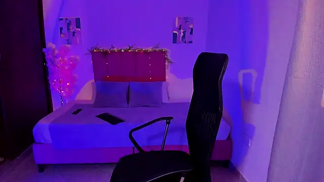 Charlee pink online show from 10/12/25, 04:30