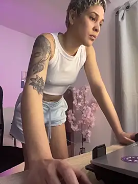 Charlee pink online show from 11/07/25, 08:46