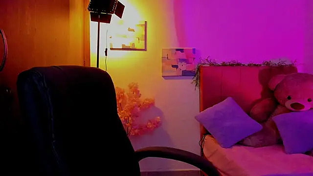 Charlee pink online show from 03/27/26, 10:00