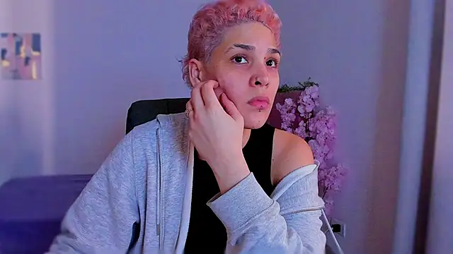 Charlee pink online show from 12/14/25, 06:57