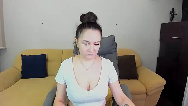 AngellLika online show from 12/05/25, 01:43