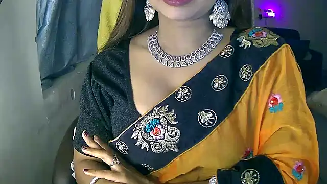 Snapshot of Cute-Tara chatting on 10/16/25, 02:36 Cute-Tara online show from 10/16/25, 02:36