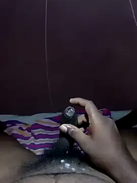 Snapshot of walkollanew99 chatting on 12/07/24, 10:28 walkollanew99 online show from 12/07/24, 10:28