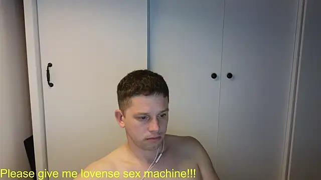 Snapshot of BigL0ve chatting on 06/04/26, 02:11 BigL0ve online show from 06/04/26, 02:11