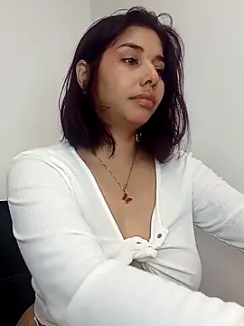 Snapshot of LucyMartelli chatting on 03/10/25, 10:28 LucyMartelli online show from 03/10/25, 10:28