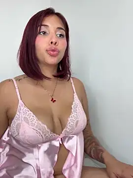 Snapshot of LucyMartelli chatting on 02/19/25, 09:03 LucyMartelli online show from 02/19/25, 09:03