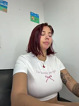 Snapshot of LucyMartelli chatting on 02/26/25, 12:27 LucyMartelli online show from 02/26/25, 12:27