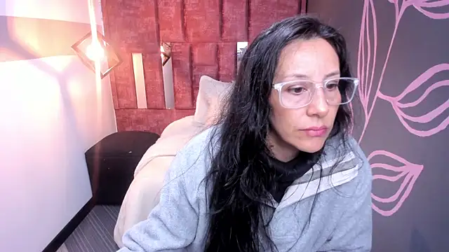 Snapshot of Abrillee1 chatting on 11/07/25, 12:10 Abrillee1 online show from 11/07/25, 12:10