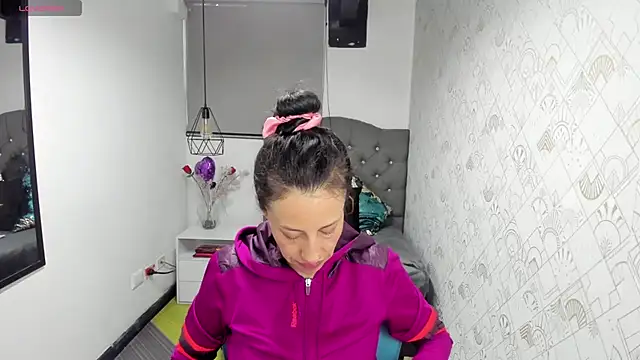 Snapshot of Abrillee1 chatting on 03/21/25, 11:44 Abrillee1 online show from 03/21/25, 11:44