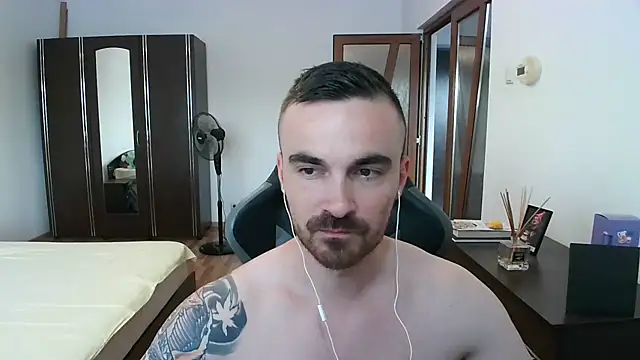 Snapshot of mu5clemania2 chatting on 07/10/26, 02:06 mu5clemania2 online show from 07/10/26, 02:06