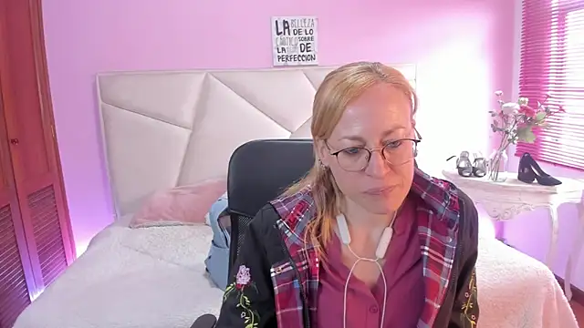 Snapshot of SammySanders chatting on 05/11/26, 02:45 SammySanders online show from 05/11/26, 02:45