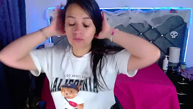 Snapshot of Julietacollins06 chatting on 10/24/25, 12:26 Julietacollins06 online show from 10/24/25, 12:26