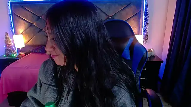 Snapshot of Julietacollins06 chatting on 12/18/25, 12:31 Julietacollins06 online show from 12/18/25, 12:31