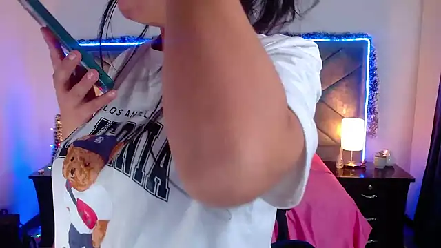 Snapshot of Julietacollins06 chatting on 12/17/25, 02:00 Julietacollins06 online show from 12/17/25, 02:00