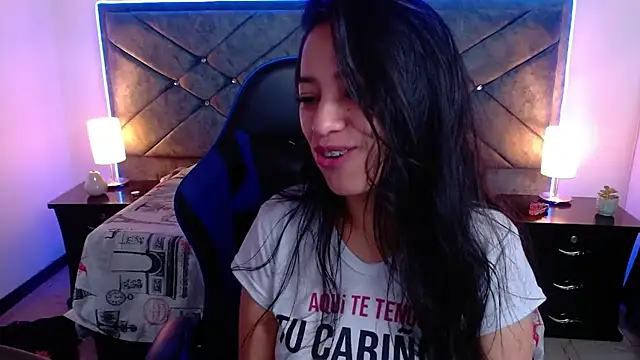 Snapshot of Julietacollins06 chatting on 11/19/25, 01:11 Julietacollins06 online show from 11/19/25, 01:11