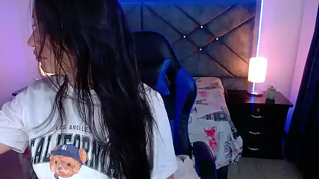 Snapshot of Julietacollins06 chatting on 12/02/25, 01:13 Julietacollins06 online show from 12/02/25, 01:13