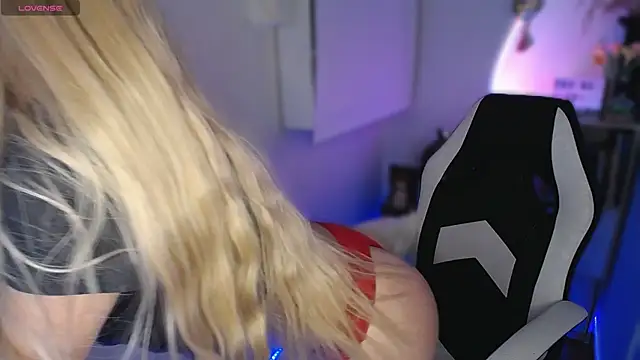 Snapshot of channel_blonde_a chatting on 10/15/25, 05:06 channel blonde a online show from 10/15/25, 05:06