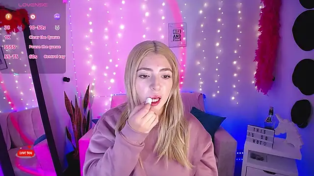 Snapshot of channel_blonde_a chatting on 03/19/25, 07:49 channel blonde a online show from 03/19/25, 07:49
