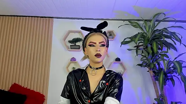 BrianaSchafer online show from 11/24/25, 05:24