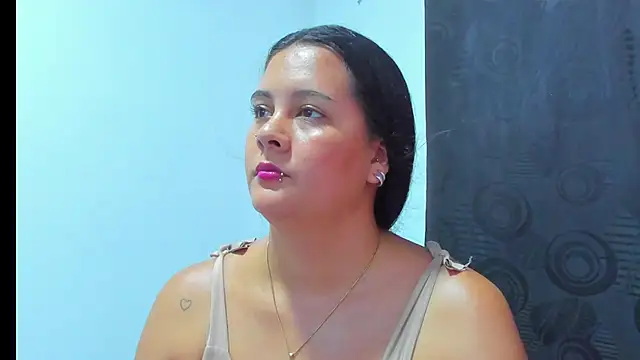 Snapshot of SophieWoods_ chatting on 09/26/25, 11:00 SophieWoods  online show from 09/26/25, 11:00