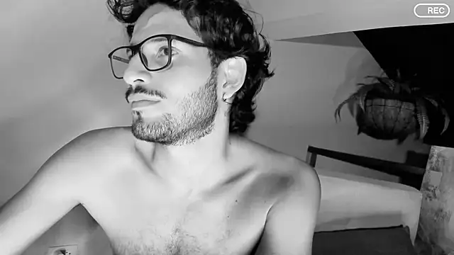 Nicholasrodrii online show from 03/21/25, 05:00