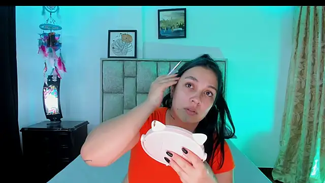 Snapshot of brianaGuzman chatting on 05/19/26, 06:37 brianaGuzman online show from 05/19/26, 06:37
