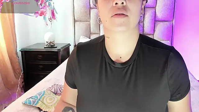 brianaGuzman online show from 10/16/25, 05:32