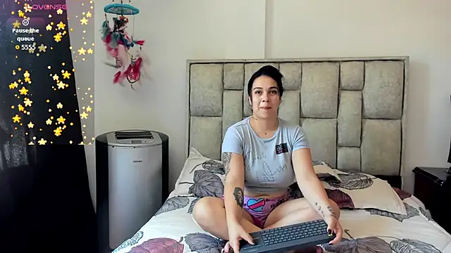 Snapshot of brianaGuzman chatting on 06/28/26, 04:46 brianaGuzman online show from 06/28/26, 04:46