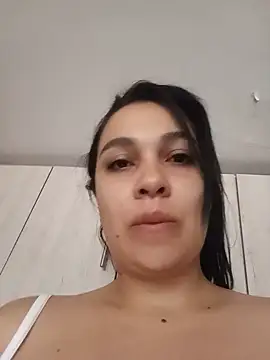 Snapshot of brianaGuzman chatting on 07/04/26, 04:11 brianaGuzman online show from 07/04/26, 04:11