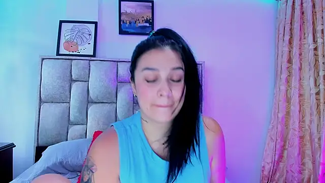 Snapshot of brianaGuzman chatting on 05/07/26, 06:44 brianaGuzman online show from 05/07/26, 06:44