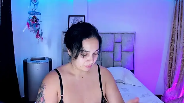 Snapshot of brianaGuzman chatting on 06/17/26, 06:07 brianaGuzman online show from 06/17/26, 06:07