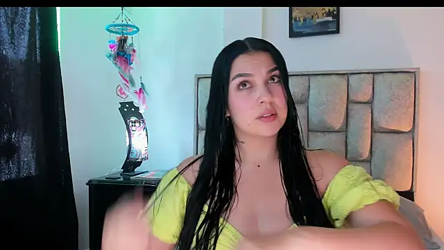 Snapshot of brianaGuzman chatting on 05/14/26, 06:16 brianaGuzman online show from 05/14/26, 06:16