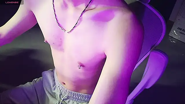 Snapshot of FEIYU001 chatting on 01/26/25, 02:41 FEIYU001 online show from 01/26/25, 02:41