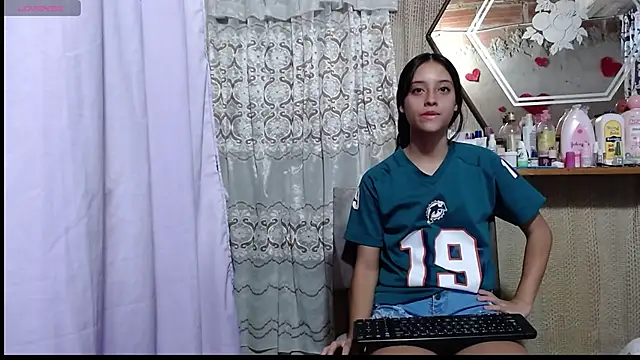 Snapshot of Lunawillis chatting on 09/15/25, 10:32 Lunawillis online show from 09/15/25, 10:32