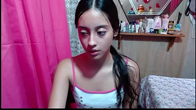 Snapshot of Lunawillis chatting on 02/14/26, 05:35 Lunawillis online show from 02/14/26, 05:35