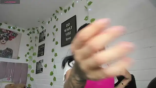 katt  black   online show from 10/31/25, 08:38