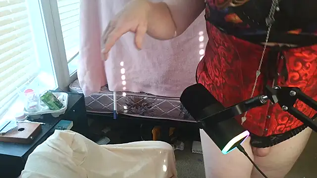 EmberLee online show from 10/05/25, 08:54