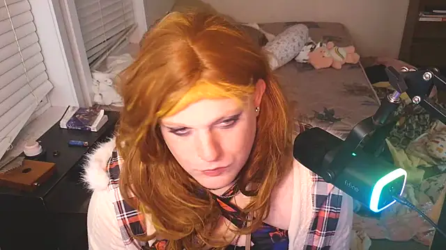 EmberLee online show from 10/04/25, 07:10