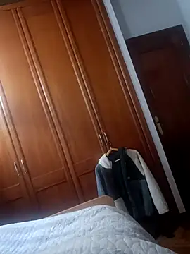 Snapshot of AAngel20 chatting on 11/26/25, 10:43 AAngel20 online show from 11/26/25, 10:43