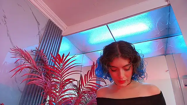 EvaHalsey online show from 10/28/25, 07:46