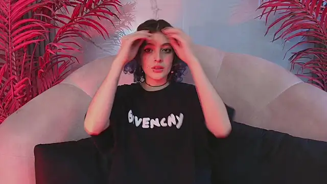 EvaHalsey online show from 11/21/25, 07:57