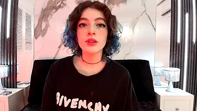 EvaHalsey online show from 10/21/25, 07:35