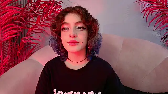 EvaHalsey online show from 12/04/25, 08:08