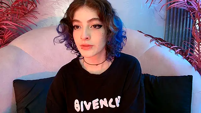 EvaHalsey online show from 10/20/25, 07:36