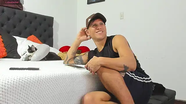 Snapshot of nakedfoam1 chatting on 04/04/26, 01:01 nakedfoam1 online show from 04/04/26, 01:01