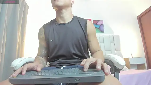 Snapshot of nakedfoam1 chatting on 03/09/26, 04:05 nakedfoam1 online show from 03/09/26, 04:05